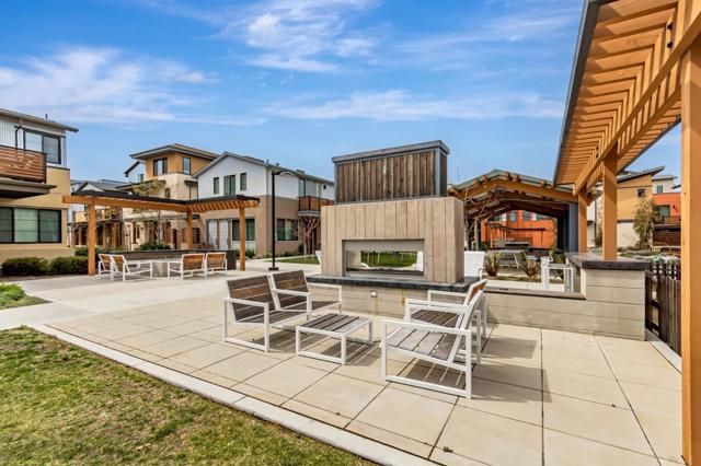 16009 Bartlett Court, Los Gatos CA: https://media.crmls.org/mediaz/b602a253-e1bf-488c-86ca-6f4ce338e499.jpg