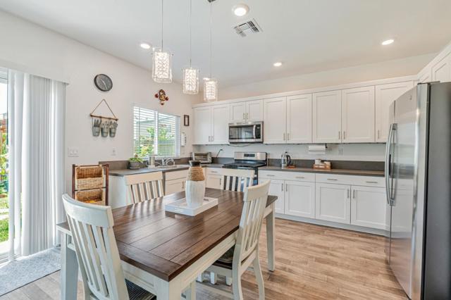 1420 Primitivo Lane, Manteca CA: https://media.crmls.org/mediaz/b602cb99-cf4f-401f-8007-cb262818c0a2.jpg