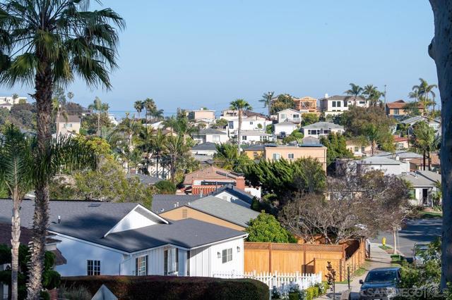 3733 La Cresta Dr, San Diego CA: https://media.crmls.org/mediaz/b602cfee-3dac-44a8-871e-6062f504bc4c.jpg