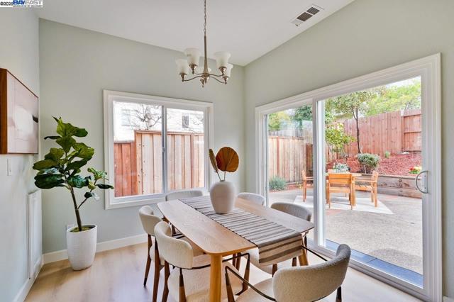 Image 18 of 58 For 4144 Garibaldi Pl