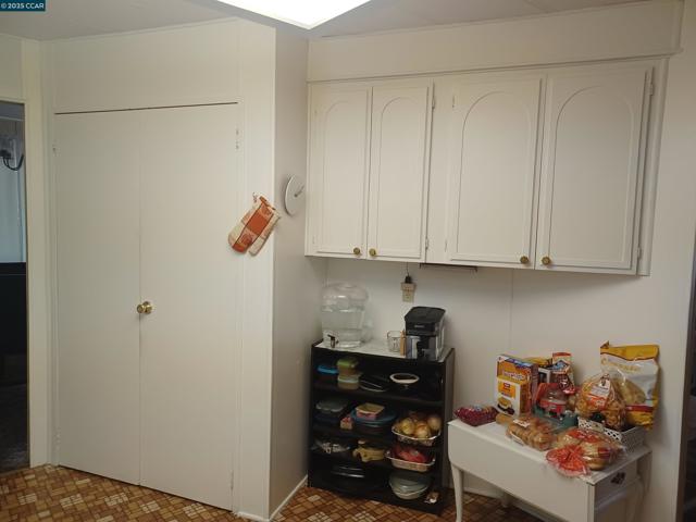 171 Sunset Dr., Pittsburg CA: https://media.crmls.org/mediaz/b602f7ee-77d3-4416-a7e9-9a070f5fa1d9.jpg