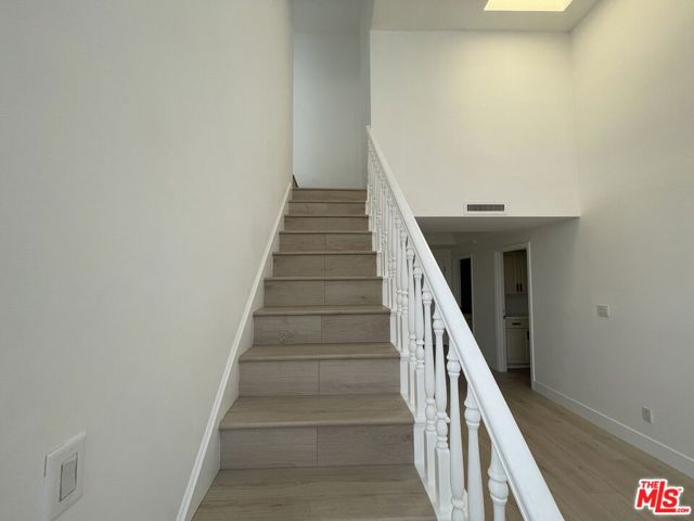 131 N Wetherly Drive, Los Angeles CA: https://media.crmls.org/mediaz/b603345e-e3ea-49b9-b017-d07ad65d564c.jpg