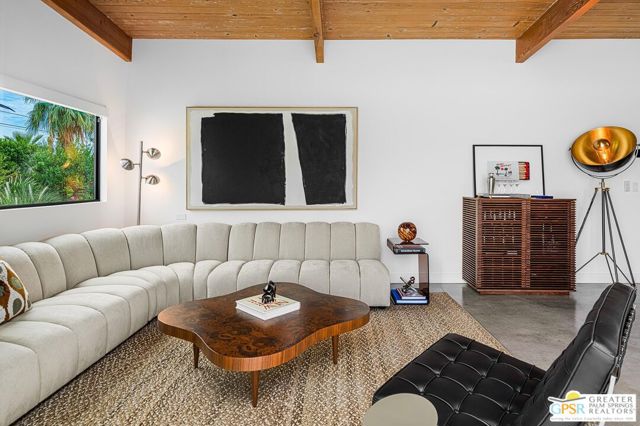 454 E Lindsey Drive, Palm Springs CA: https://media.crmls.org/mediaz/b6034680-72a4-48dc-8237-b159f3ca1bd5.jpg