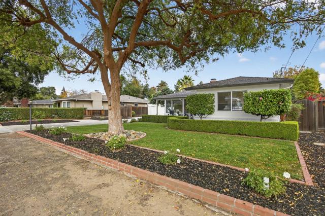 866 Stonehurst Way, Campbell CA: https://media.crmls.org/mediaz/b603fd51-819b-495f-93a2-bc9dd68af5af.jpg