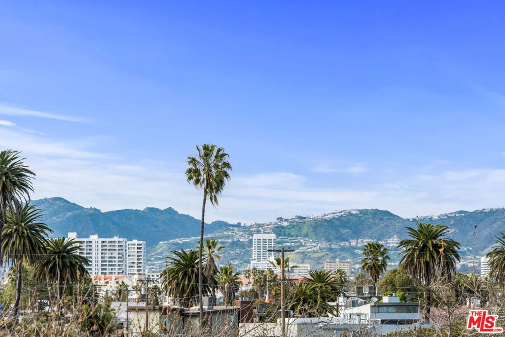 https://media.crmls.org/mediaz/b604441e-7d8b-4e9d-9304-93d113764fa1.jpg?preset=X-Large