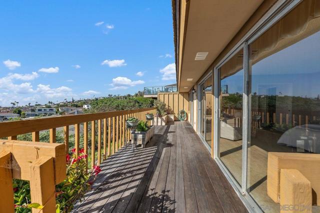 5504 Rutgers Road, La Jolla CA: https://media.crmls.org/mediaz/b6048b20-452e-4c9e-9070-859b3705158e.jpg