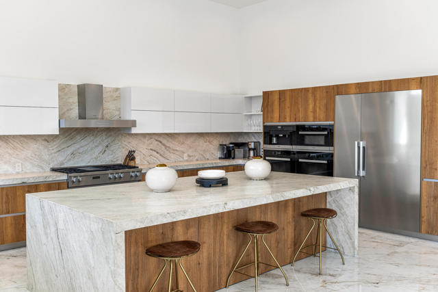 1 Bravo Court, Rancho Mirage CA: https://media.crmls.org/mediaz/b6048ec7-51c2-4e15-b369-4ba8585d0852.jpg