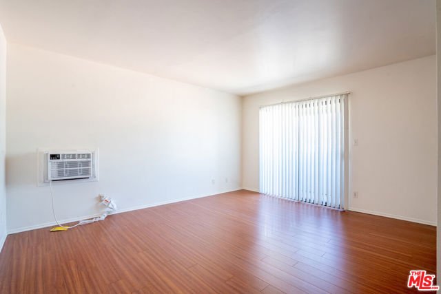 820 S St Andrews Place, Los Angeles CA: https://media.crmls.org/mediaz/b6049203-d1a9-454f-9e00-db4de68f98d7.jpg