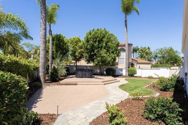 14004 Calle Venecia, San Diego CA: https://media.crmls.org/mediaz/b604f169-938d-4adc-92b1-194925001b93.jpg