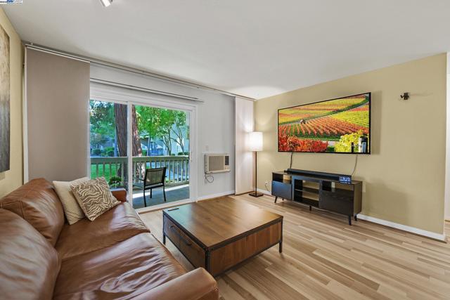 1087 Murrieta Blvd, Livermore CA: https://media.crmls.org/mediaz/b60589e4-49cd-4c34-af24-91b564f568d6.jpg