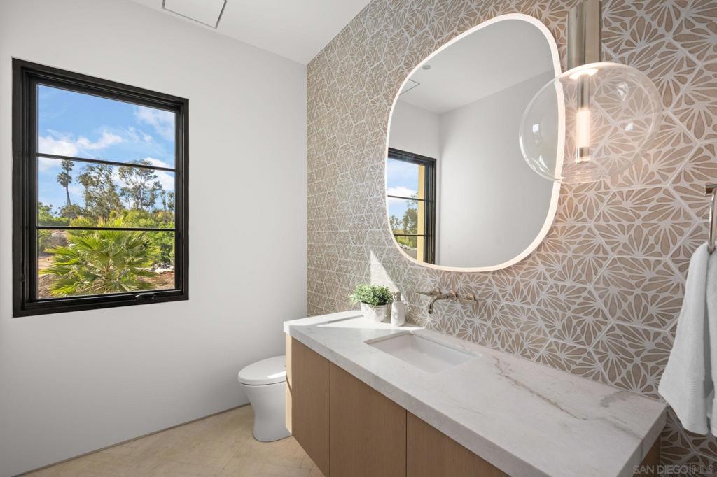 MLS #250043116SD image #18