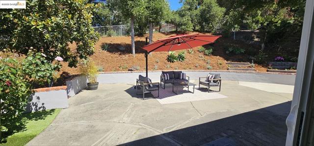 298 Elysian Fields DR, Oakland CA: https://media.crmls.org/mediaz/b605c5bd-3234-4de7-a2e3-40234da149d1.jpg