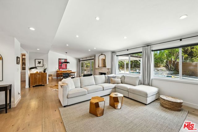 20835 Tiara Street photo 3
