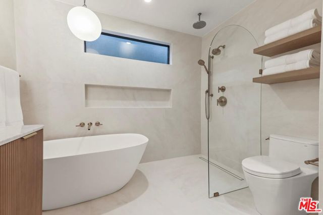 5 Bed Home for Sale in Los Angeles, California