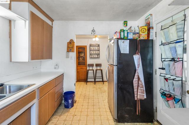 832 W 11Th St, Antioch CA: https://media.crmls.org/mediaz/b6062ca0-8e09-4f13-8283-97b54af31106.jpg