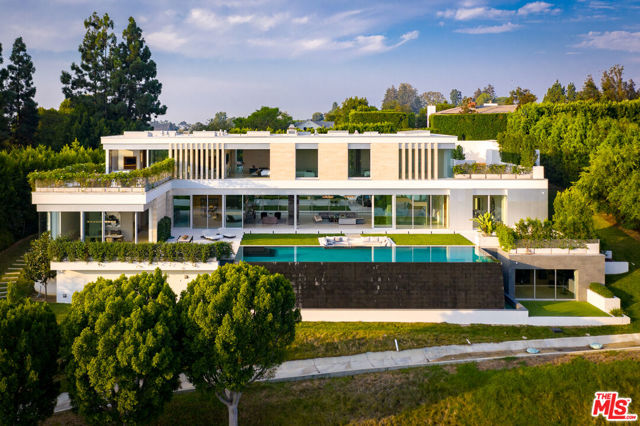 642 Perugia Way, Los Angeles CA: https://media.crmls.org/mediaz/b6065018-35f4-418f-997e-bf57a437da7d.jpg