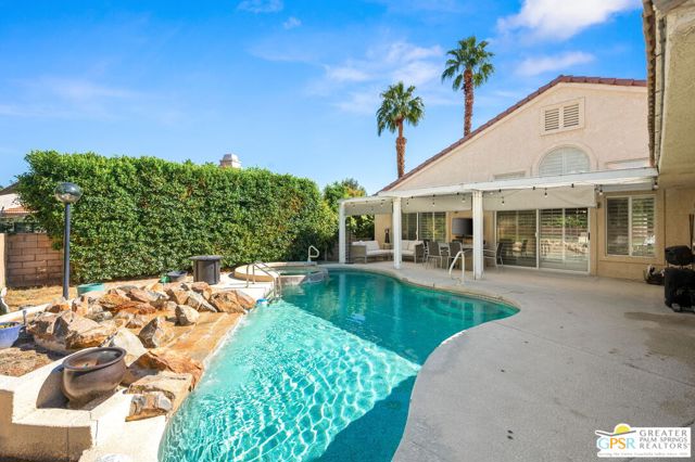39141 Sweetwater Drive, Palm Desert CA: https://media.crmls.org/mediaz/b606dab1-51ce-49ce-bf2a-65da17adae10.jpg