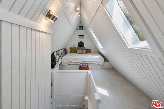 2059 Laurel Canyon Boulevard, Los Angeles CA: https://media.crmls.org/mediaz/b606ee05-73ae-4b35-90fb-3cf831646ad0.jpg