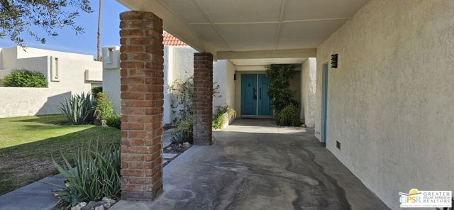 5920 Paradise Plaza, Palm Springs CA: https://media.crmls.org/mediaz/b6077083-7484-44d3-aa95-7efe583ff437.jpg