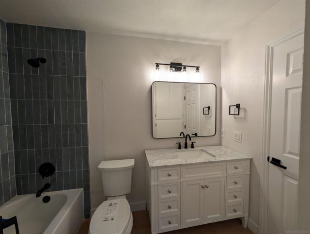 4950 Lantana Dr, San Diego CA: https://media.crmls.org/mediaz/b6083ad2-5411-4548-8398-9490f7cb25bb.jpg