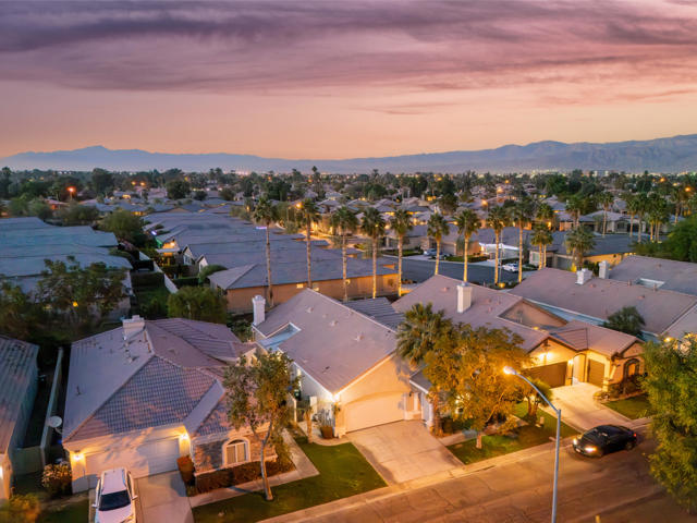 49527 Wayne Street, Indio CA: https://media.crmls.org/mediaz/b608716d-9af4-4832-a473-56ec0e4e24dc.jpg