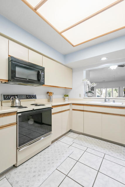 115 Desert Falls Dr. East E Drive, Palm Desert CA: https://media.crmls.org/mediaz/b6096a34-7ef0-4502-8e6f-85c5018778ae.jpg