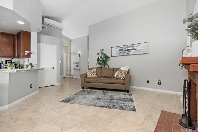 Detail Gallery Image 8 of 35 For 1745 Crystal Ridge Way, Vista,  CA 92081 - 2 Beds | 2 Baths