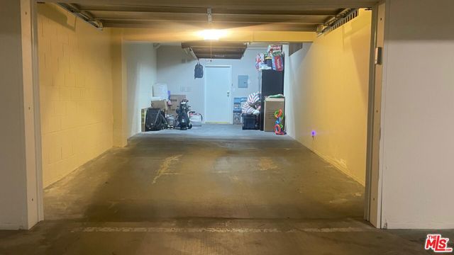 14919 Dickens Street, Sherman Oaks CA: https://media.crmls.org/mediaz/b60a311d-0013-4551-93a9-fd299e5814d9.jpg