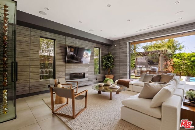 816 N Stanley Avenue, Los Angeles CA: https://media.crmls.org/mediaz/b60a6c6b-fed9-4f99-a213-db2257315fed.jpg