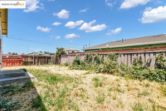 10500 Creekside Circle, Oakland CA: https://media.crmls.org/mediaz/b60afaa3-12ad-4195-ad69-b7dc8b15c44e.jpg