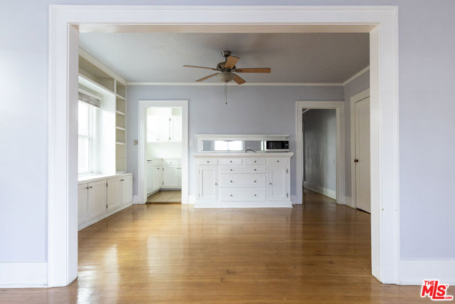 1206 3rd Avenue, Los Angeles CA: https://media.crmls.org/mediaz/b60b023e-7dd1-4628-bc8c-b58f989df740.jpg