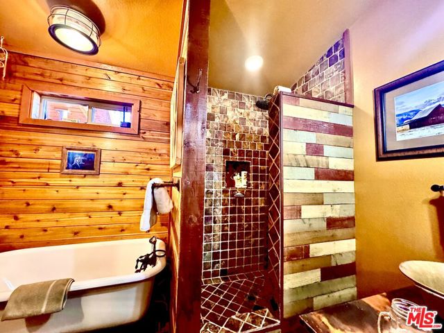 539 Lakewood Lane, Big Bear CA: https://media.crmls.org/mediaz/b60b6809-3985-4765-8814-483f4949daa1.jpg