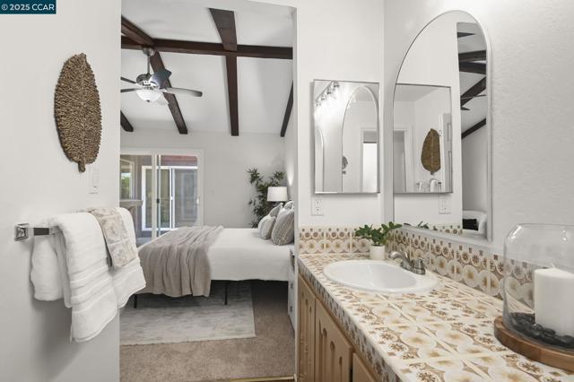 277 Holiday Hills Dr, Martinez CA: https://media.crmls.org/mediaz/b60bea64-82ae-4147-956d-74946a52829f.jpg