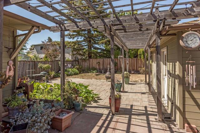 1176 Valota Road, Redwood City CA: https://media.crmls.org/mediaz/b60c09ec-1de0-4799-94ad-0bca2250a5a8.jpg
