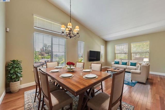2578 Ridge Crest Ct., Castro Valley CA: https://media.crmls.org/mediaz/b60c0c1d-ce9c-4443-858e-b2e78a5fcea7.jpg