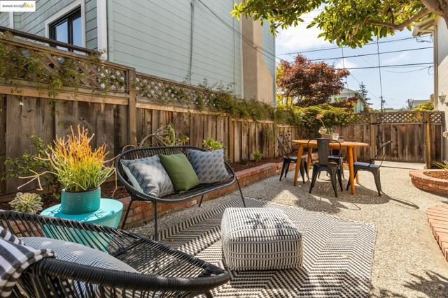 1420 Catherine Dr, Berkeley CA: https://media.crmls.org/mediaz/b60d787c-16e7-4c51-95c7-7e142d2a393d.jpg