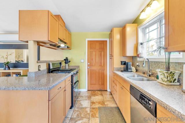3031 Larkin Pl, San Diego CA: https://media.crmls.org/mediaz/b60da752-775c-4423-a7e3-d0c513f42c79.jpg