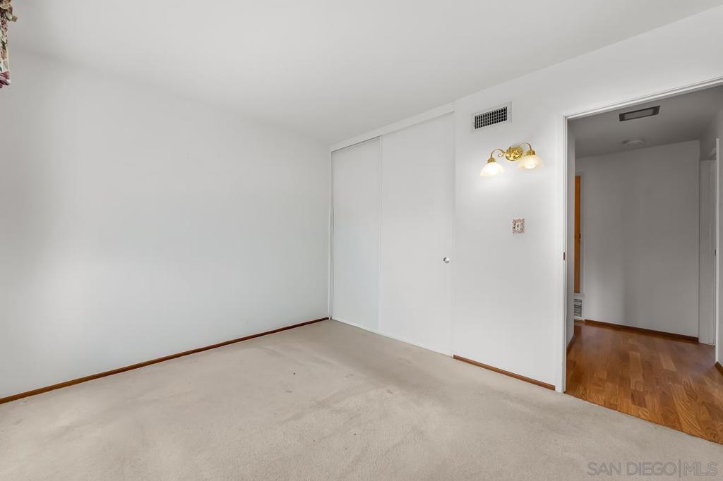 https://media.crmls.org/mediaz/b60db650-c9e6-4e33-a224-260cfdfe2a86.jpg?preset=X-Large
