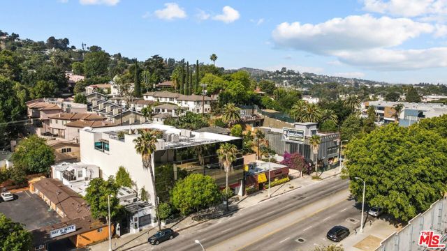 11132 VENTURA Boulevard photo 2
