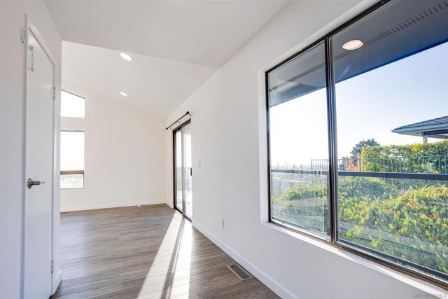 752 Monserate Ave, Chula Vista CA: https://media.crmls.org/mediaz/b60de235-e44b-41c2-bf16-fb7f628ac8d9.jpg
