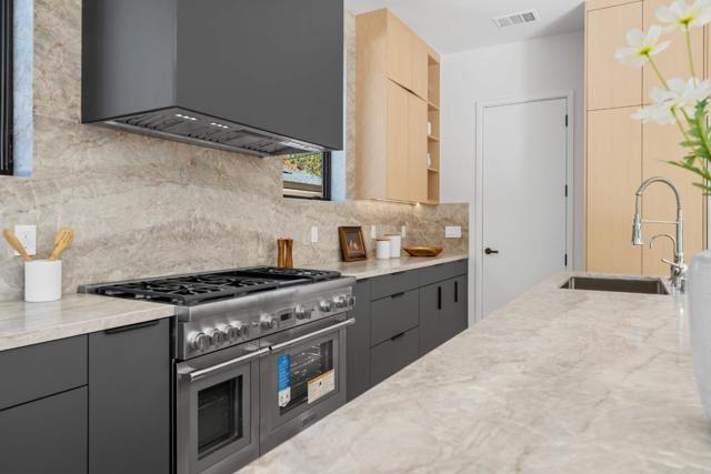 89 Centre Street, Mountain View CA: https://media.crmls.org/mediaz/b60e530a-34fd-4037-98b2-5d9d1133cba0.jpg