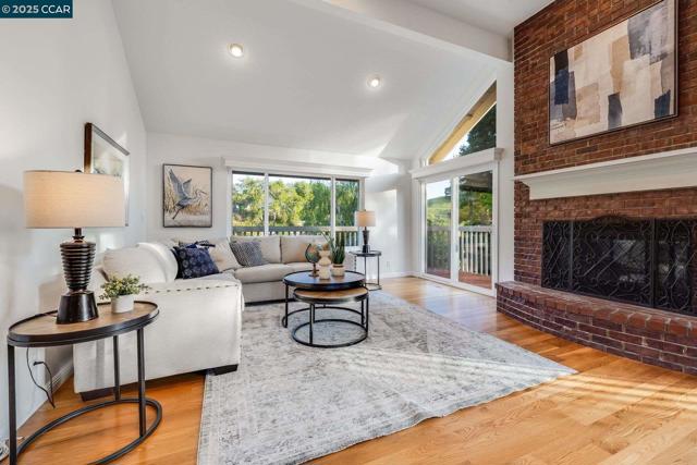 9 Irvine Drive, Moraga CA: https://media.crmls.org/mediaz/b60ec0d5-80fa-4b6c-8e5b-6c0318075212.jpg