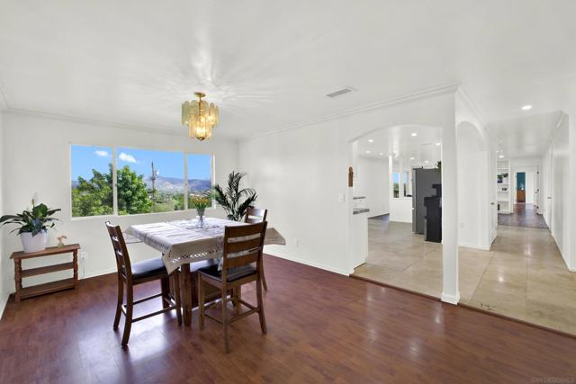 460 Rancho La Mirada Ln, Escondido CA: https://media.crmls.org/mediaz/b60ed69e-46cc-42d1-844f-bf1761955b67.jpg