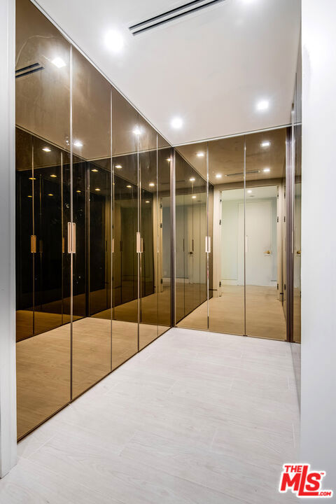16601 Park Lane Circle, Los Angeles CA: https://media.crmls.org/mediaz/b60ee586-af5c-41ab-a777-a3d11ee4c389.jpg