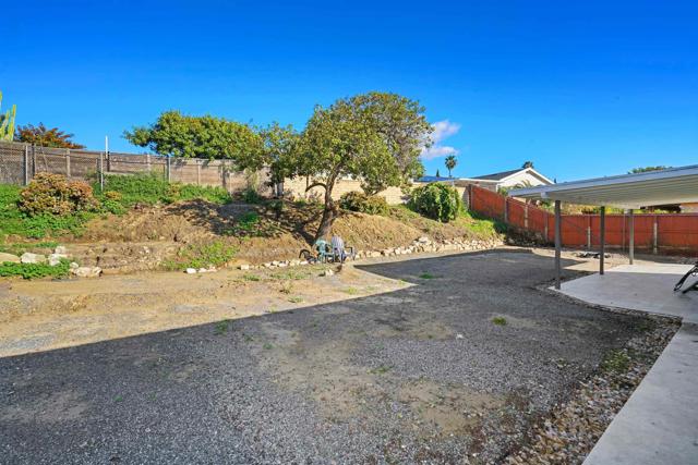 7684 Meadowbrook Ct, San Diego CA: https://media.crmls.org/mediaz/b60f2062-ed85-407e-b7ea-fafca57a4fb6.jpg