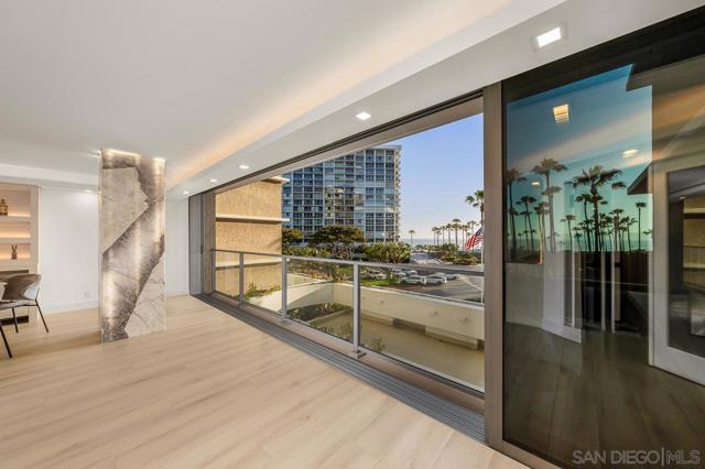 1820 Avenida Del Mundo, Coronado CA: https://media.crmls.org/mediaz/b60f350d-ba87-41ab-95b3-cbcc93b0e33c.jpg