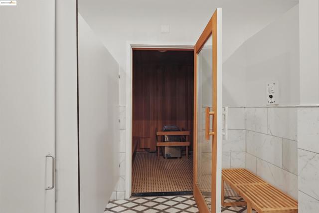 565 Bellevue Ave, Oakland CA: https://media.crmls.org/mediaz/b60f35db-f155-4d49-ad41-203088f53c12.jpg