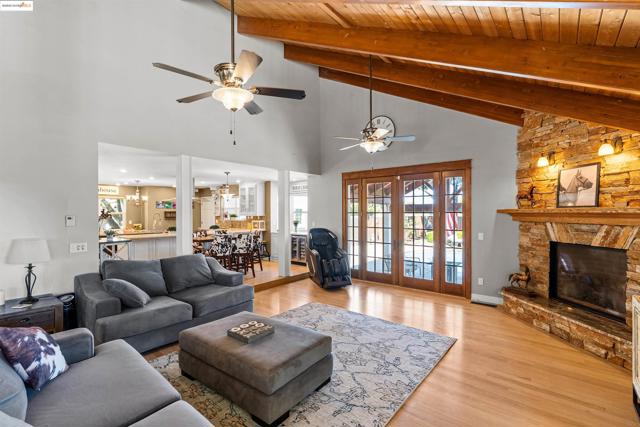1600 Eden Plains Rd, Brentwood CA: https://media.crmls.org/mediaz/b60ff801-251b-4893-bc95-c285b0716984.jpg
