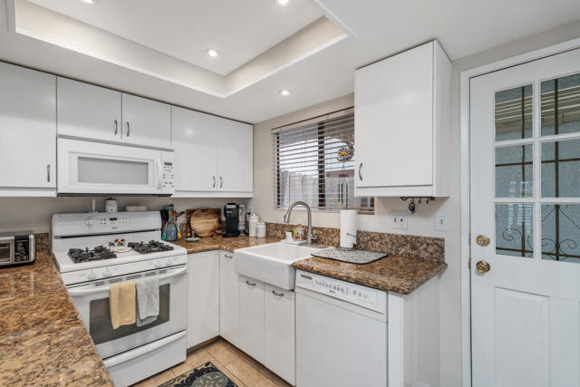 34324 Laura Way, Rancho Mirage CA: https://media.crmls.org/mediaz/b61035c6-b83d-4e80-931e-d7287073e11e.jpg