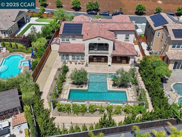 1927 Vintage Cir, Brentwood CA: https://media.crmls.org/mediaz/b610a2c1-b590-4309-9878-ebdcf23de909.jpg